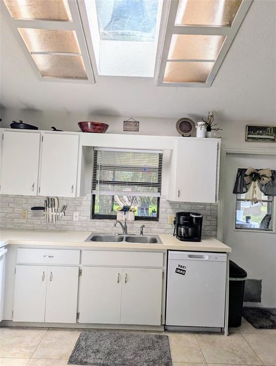 На продажу: $154,900 (2 спален, 1 ванн, 810 Квадратных фут)