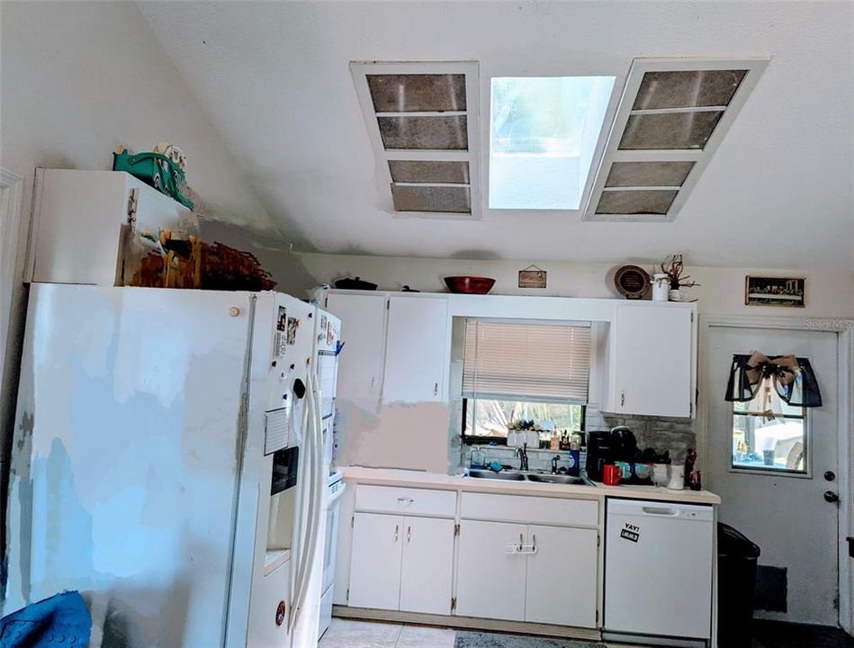 На продажу: $154,900 (2 спален, 1 ванн, 810 Квадратных фут)