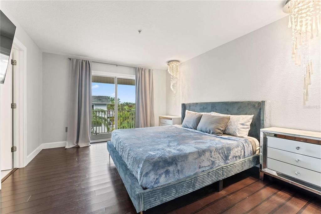 For Rent: $4,850 (3 beds, 3 baths, 1530 Square Feet)