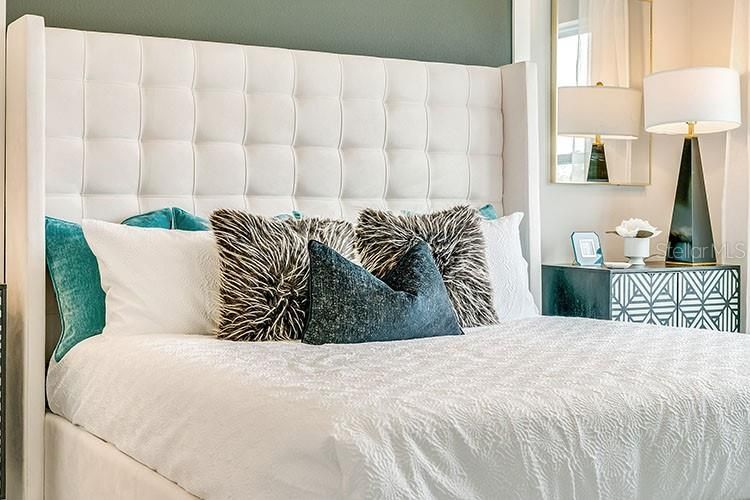 合同活跃: $409,990 (4 贝兹, 2 浴室, 1828 平方英尺)