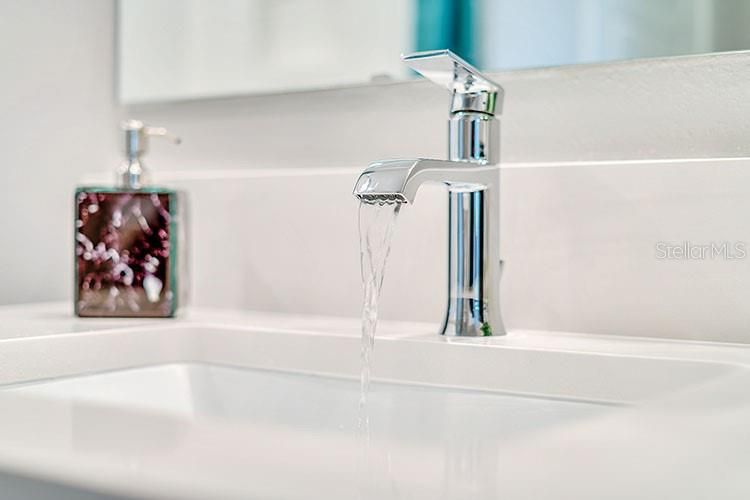 合同活跃: $409,990 (4 贝兹, 2 浴室, 1828 平方英尺)