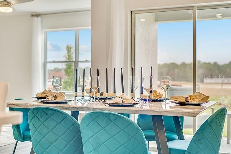 合同活跃: $409,990 (4 贝兹, 2 浴室, 1828 平方英尺)