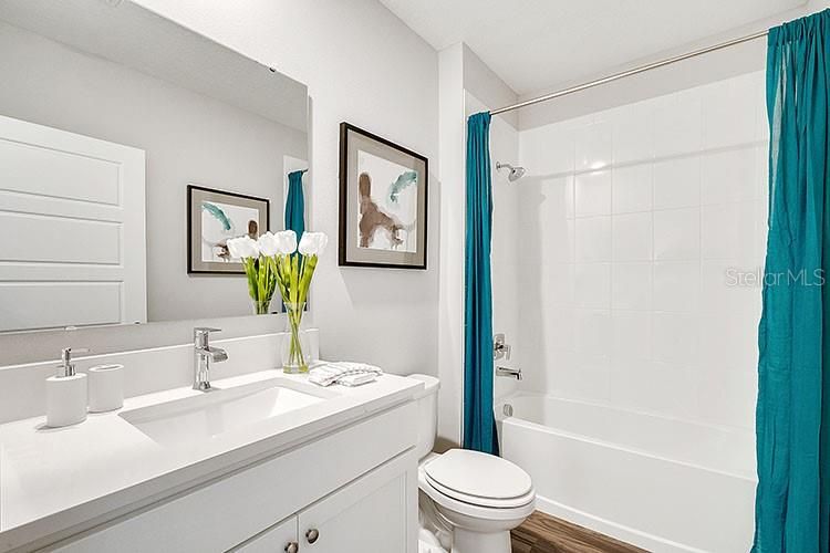 合同活跃: $409,990 (4 贝兹, 2 浴室, 1828 平方英尺)