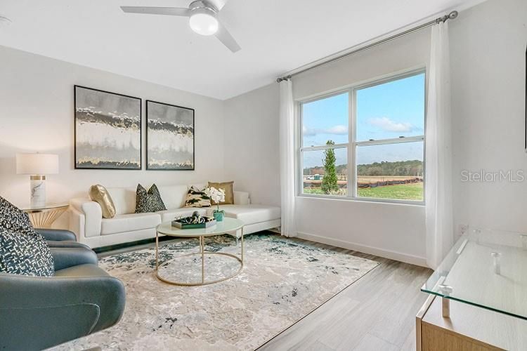 合同活跃: $409,990 (4 贝兹, 2 浴室, 1828 平方英尺)