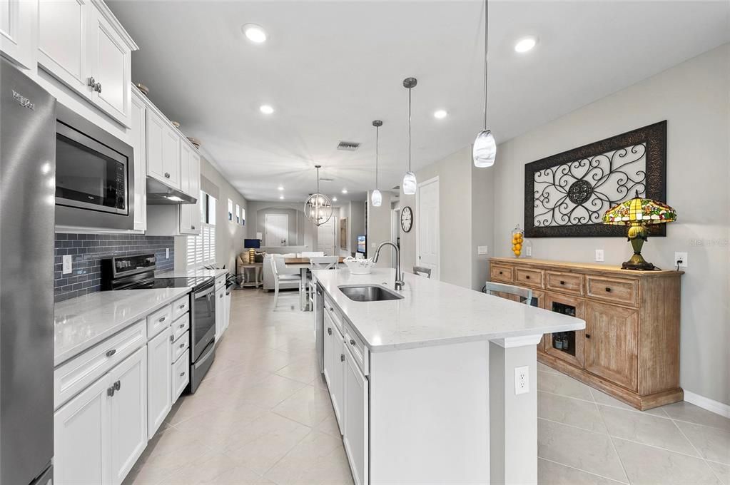 合同活跃: $439,000 (2 贝兹, 2 浴室, 1575 平方英尺)