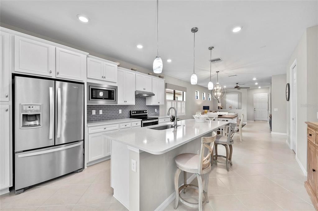 合同活跃: $439,000 (2 贝兹, 2 浴室, 1575 平方英尺)