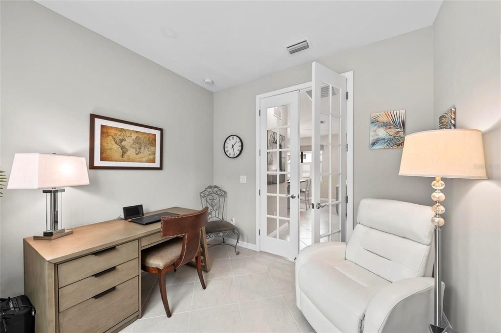 合同活跃: $439,000 (2 贝兹, 2 浴室, 1575 平方英尺)