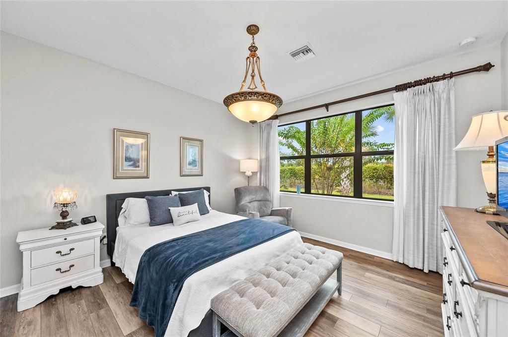 合同活跃: $439,000 (2 贝兹, 2 浴室, 1575 平方英尺)