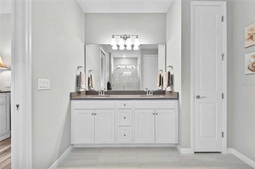 合同活跃: $439,000 (2 贝兹, 2 浴室, 1575 平方英尺)