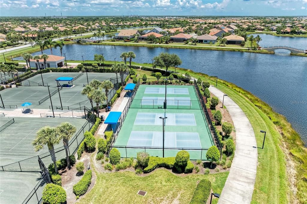 合同活跃: $439,000 (2 贝兹, 2 浴室, 1575 平方英尺)