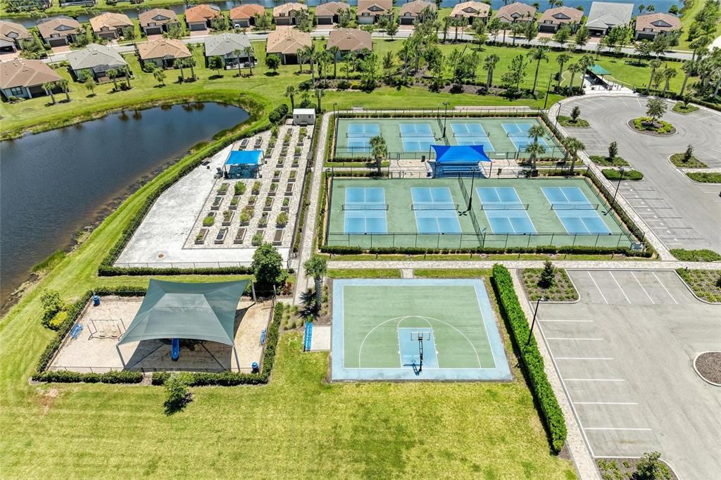 合同活跃: $439,000 (2 贝兹, 2 浴室, 1575 平方英尺)