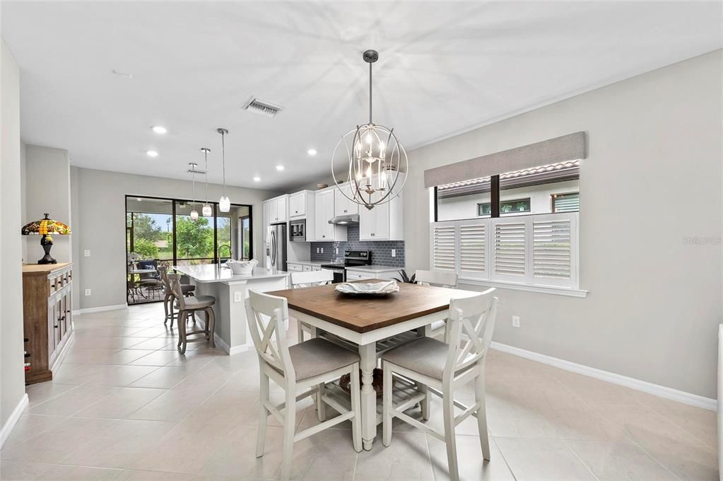 合同活跃: $439,000 (2 贝兹, 2 浴室, 1575 平方英尺)