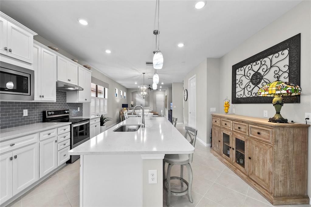 合同活跃: $439,000 (2 贝兹, 2 浴室, 1575 平方英尺)