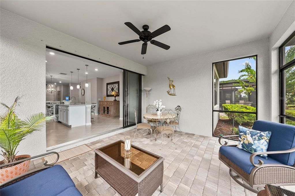 合同活跃: $439,000 (2 贝兹, 2 浴室, 1575 平方英尺)