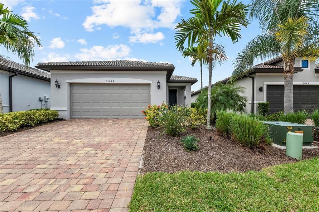 合同活跃: $439,000 (2 贝兹, 2 浴室, 1575 平方英尺)