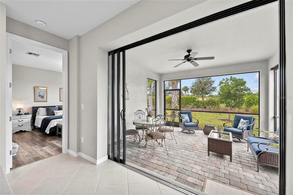 合同活跃: $439,000 (2 贝兹, 2 浴室, 1575 平方英尺)