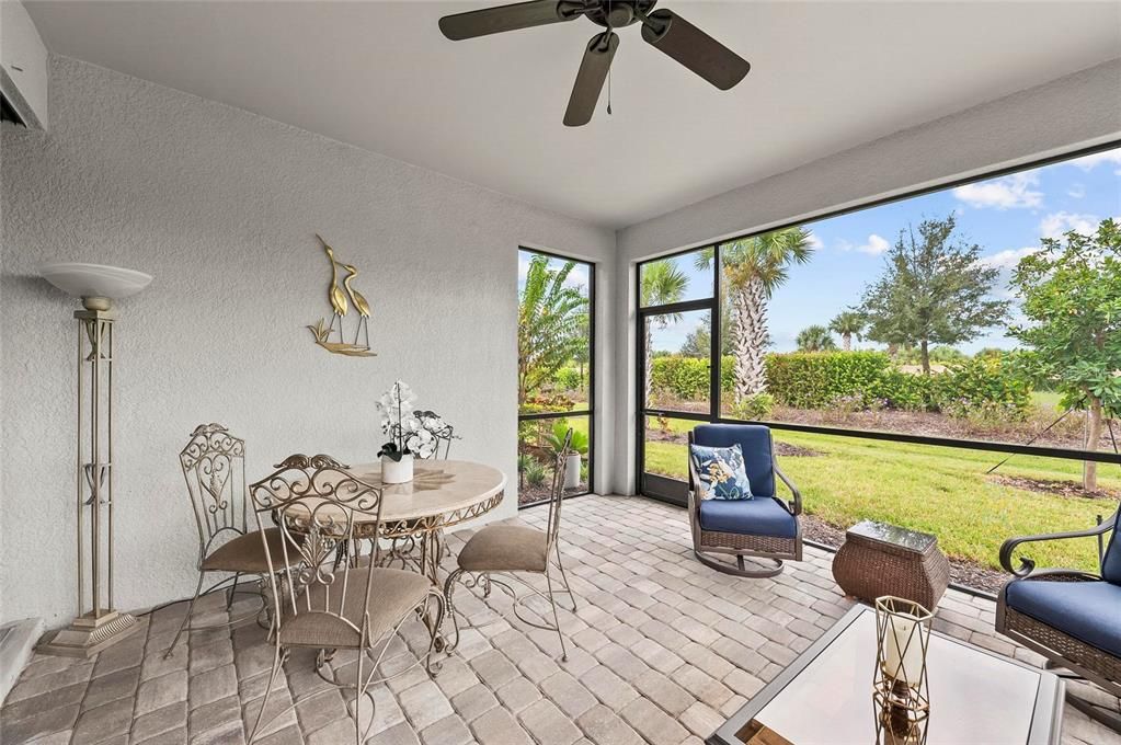 合同活跃: $439,000 (2 贝兹, 2 浴室, 1575 平方英尺)