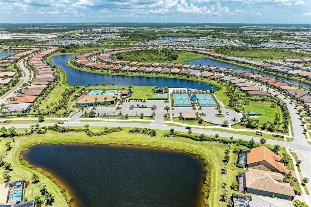 合同活跃: $439,000 (2 贝兹, 2 浴室, 1575 平方英尺)