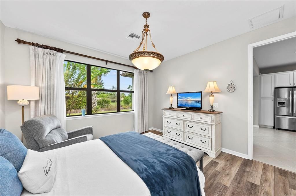 合同活跃: $439,000 (2 贝兹, 2 浴室, 1575 平方英尺)