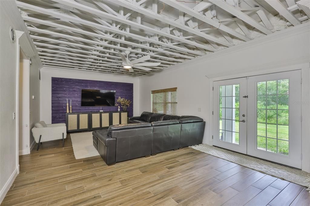 Под контрактом: $524,900 (3 спален, 2 ванн, 2143 Квадратных фут)