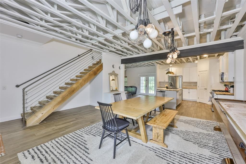 Под контрактом: $524,900 (3 спален, 2 ванн, 2143 Квадратных фут)