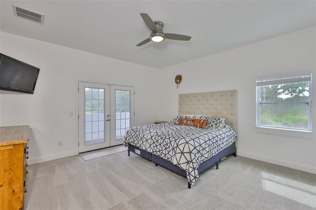 Под контрактом: $524,900 (3 спален, 2 ванн, 2143 Квадратных фут)