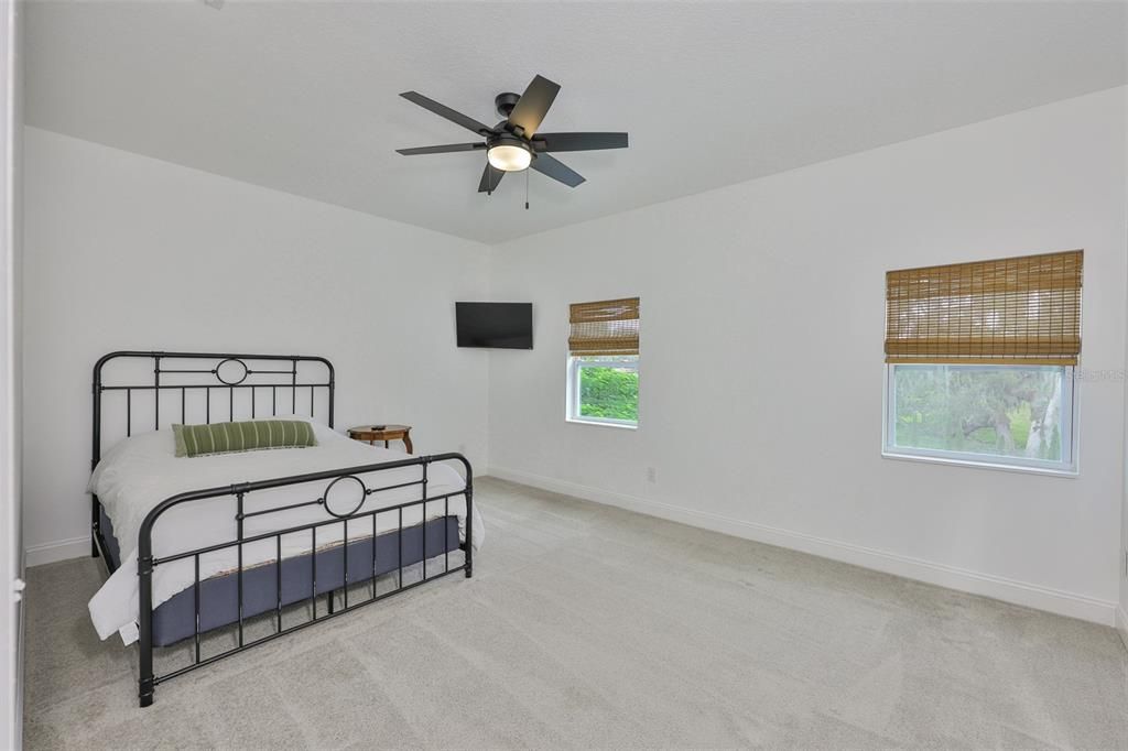 Под контрактом: $524,900 (3 спален, 2 ванн, 2143 Квадратных фут)