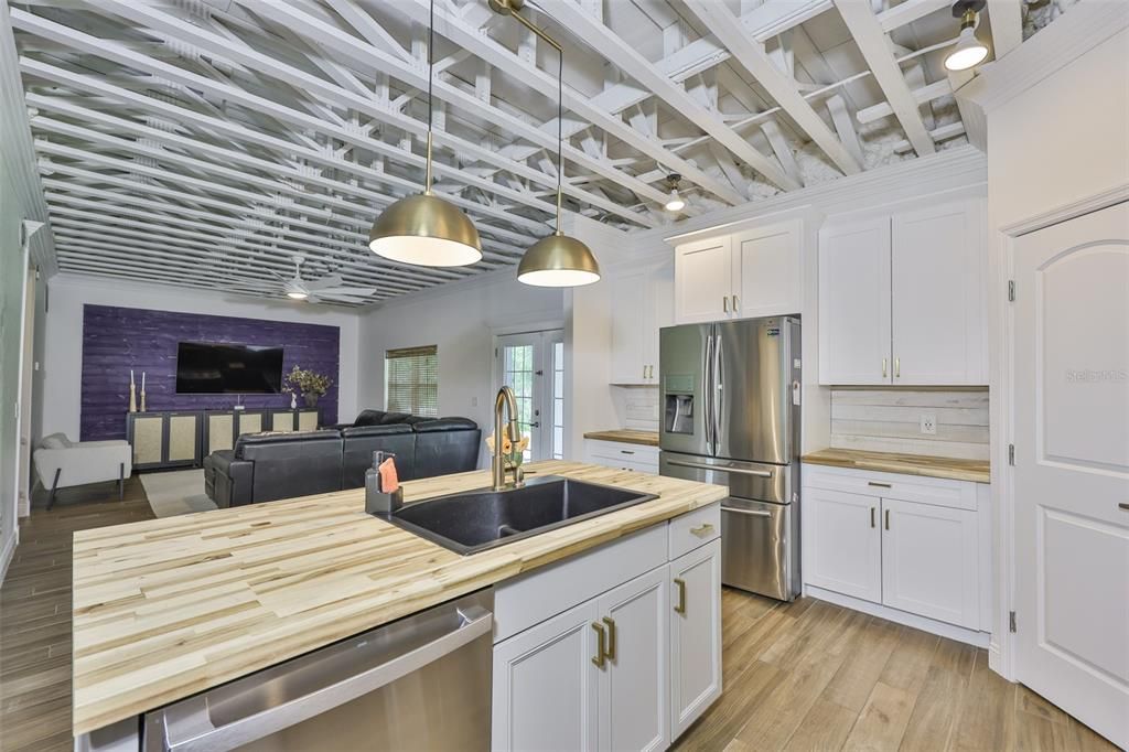 Под контрактом: $524,900 (3 спален, 2 ванн, 2143 Квадратных фут)