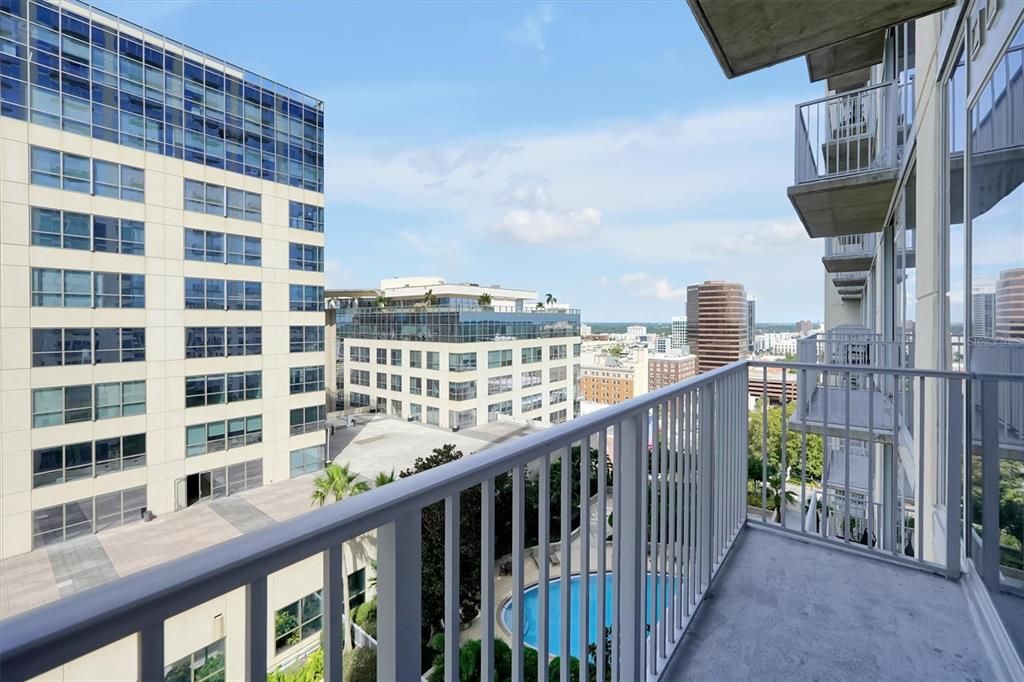 For Sale: $219,999 (1 beds, 1 baths, 715 Square Feet)