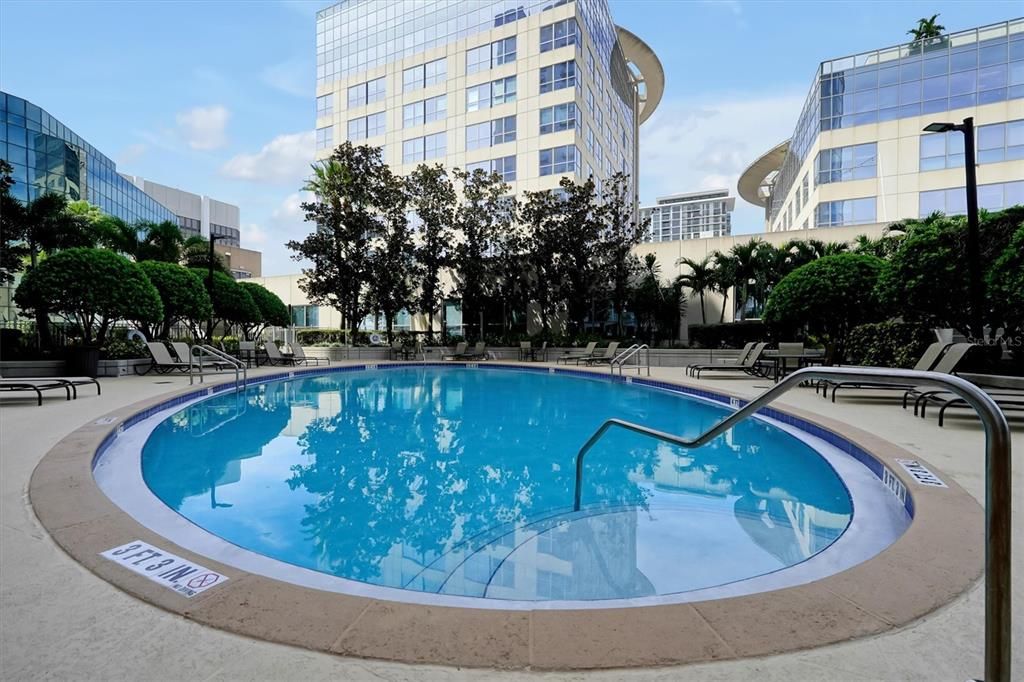 For Sale: $219,999 (1 beds, 1 baths, 715 Square Feet)