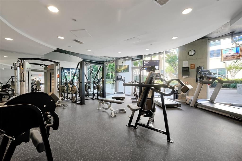 For Sale: $219,999 (1 beds, 1 baths, 715 Square Feet)