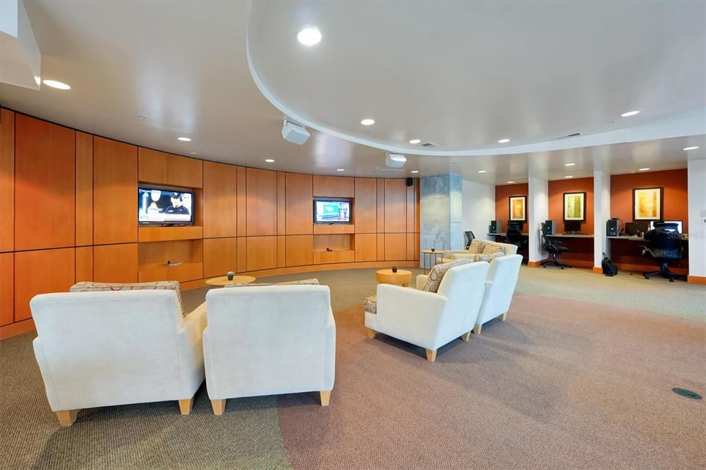 For Sale: $219,999 (1 beds, 1 baths, 715 Square Feet)