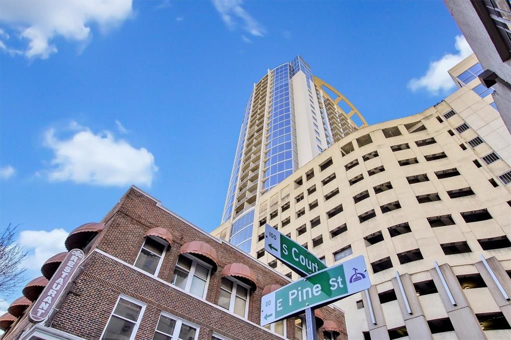 For Sale: $219,999 (1 beds, 1 baths, 715 Square Feet)