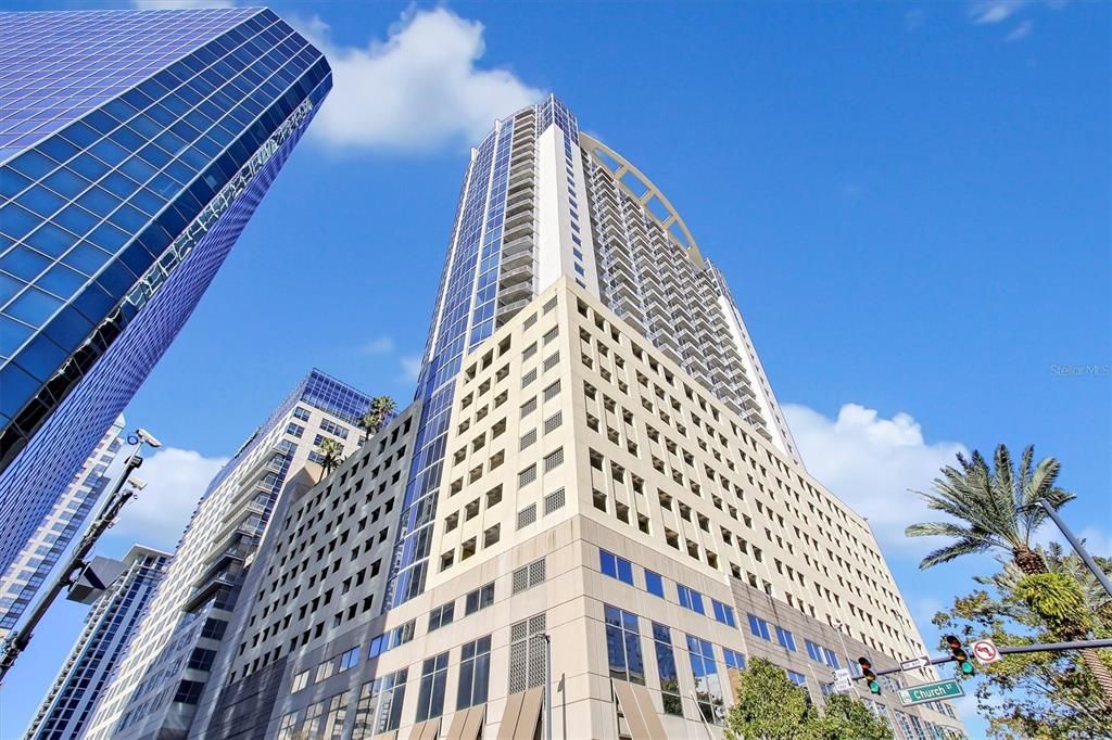 For Sale: $219,999 (1 beds, 1 baths, 715 Square Feet)