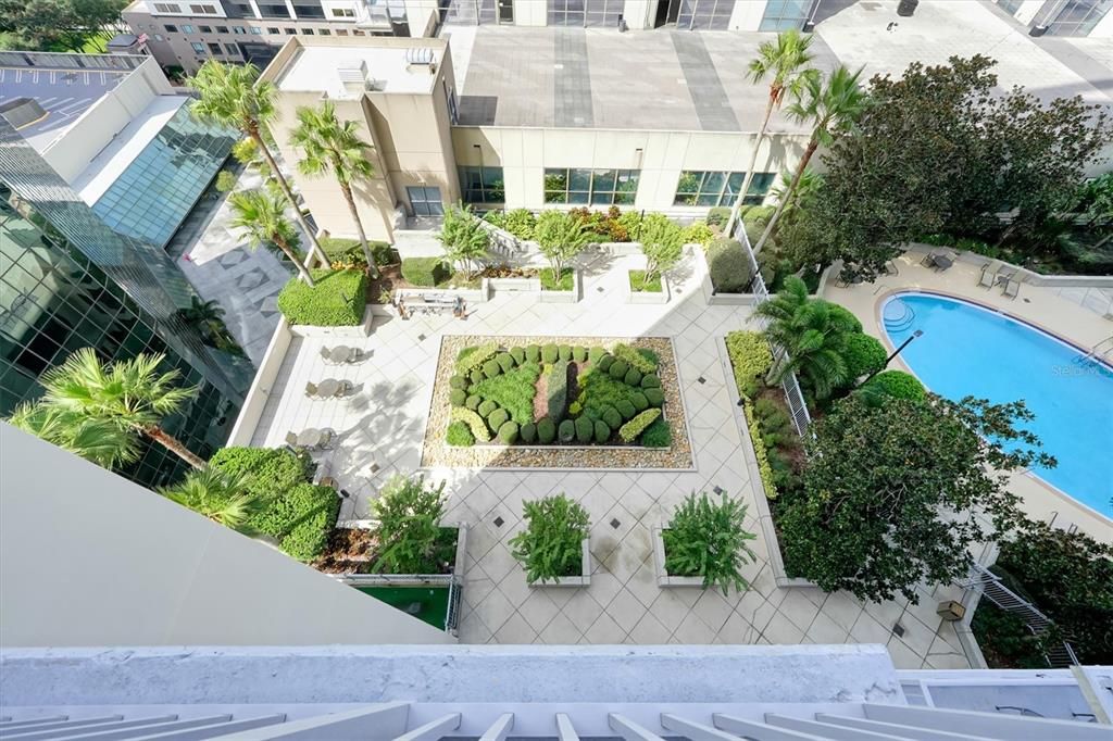 For Sale: $219,999 (1 beds, 1 baths, 715 Square Feet)