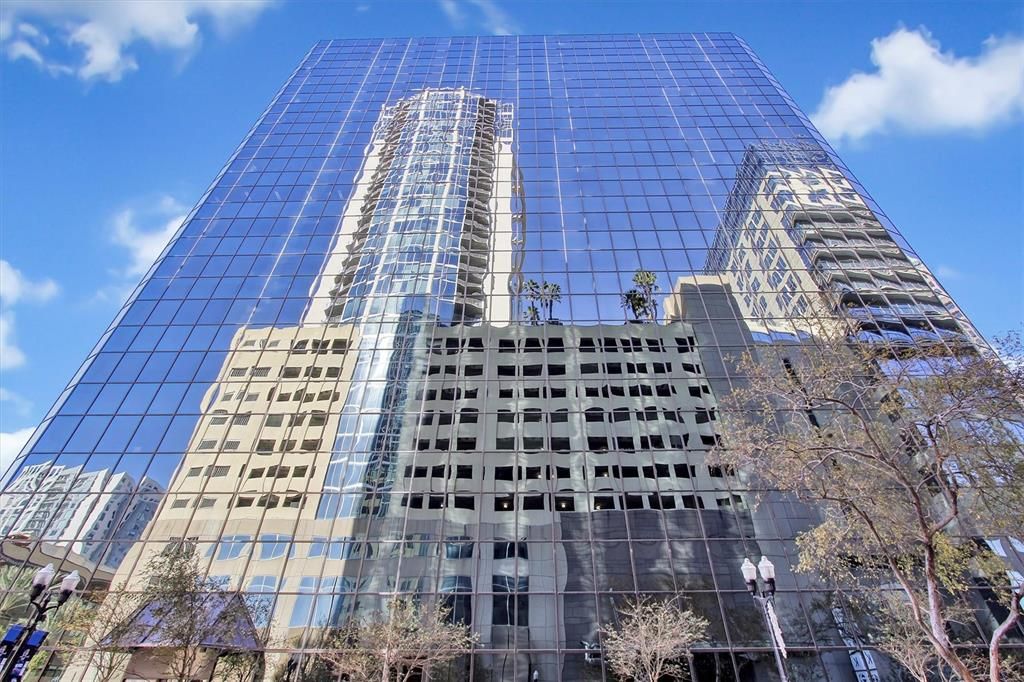 For Sale: $219,999 (1 beds, 1 baths, 715 Square Feet)