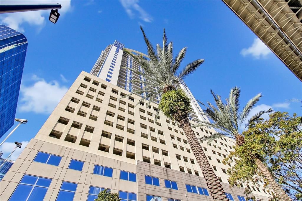 For Sale: $219,999 (1 beds, 1 baths, 715 Square Feet)