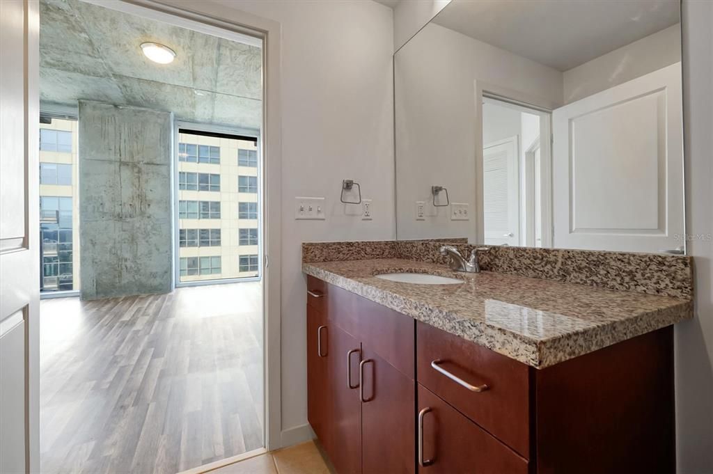 For Sale: $219,999 (1 beds, 1 baths, 715 Square Feet)