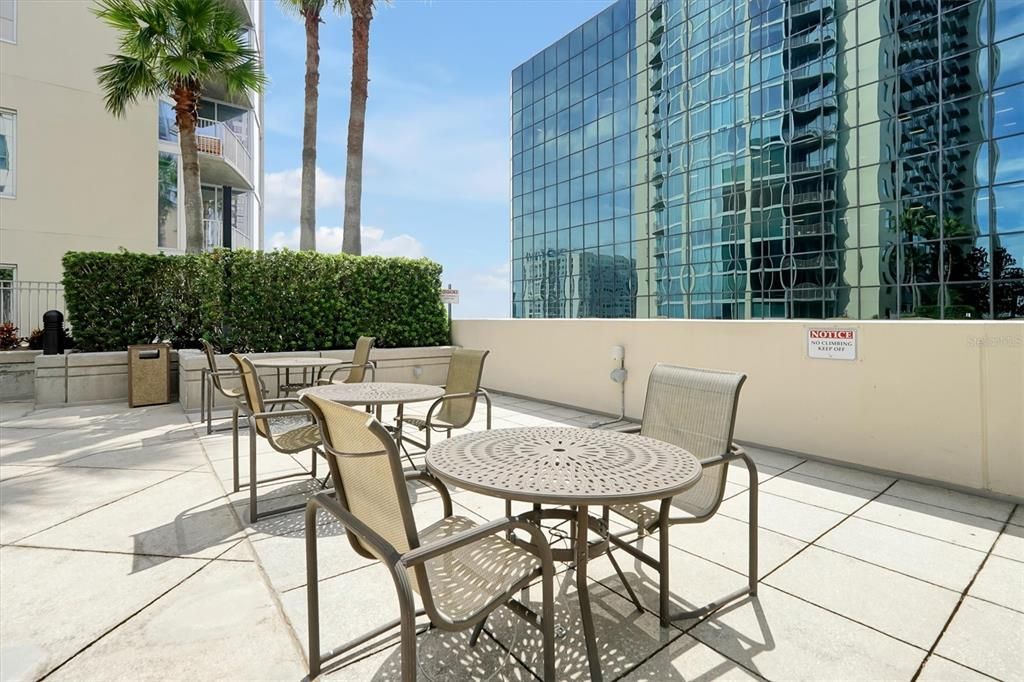 For Sale: $219,999 (1 beds, 1 baths, 715 Square Feet)