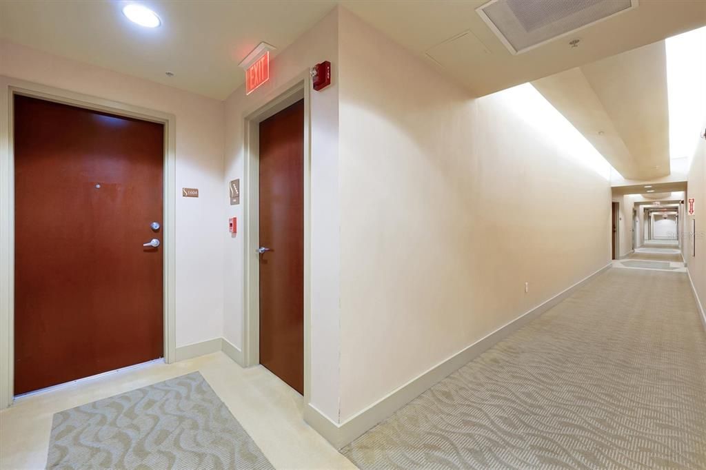 For Sale: $219,999 (1 beds, 1 baths, 715 Square Feet)