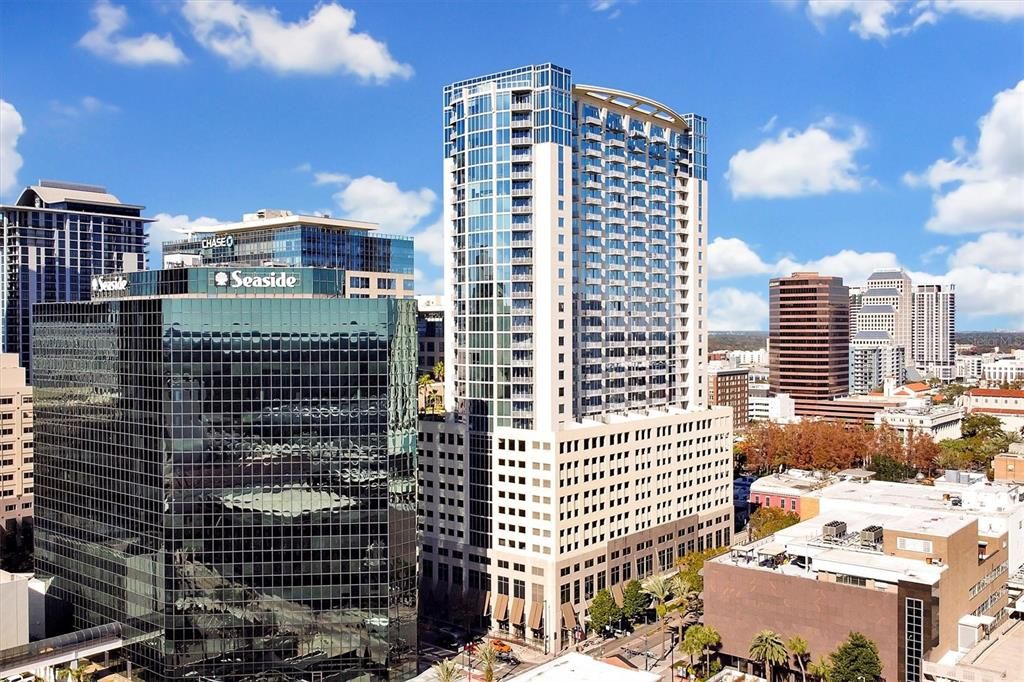 For Sale: $219,999 (1 beds, 1 baths, 715 Square Feet)