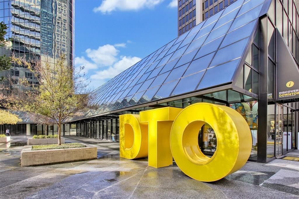 For Sale: $219,999 (1 beds, 1 baths, 715 Square Feet)