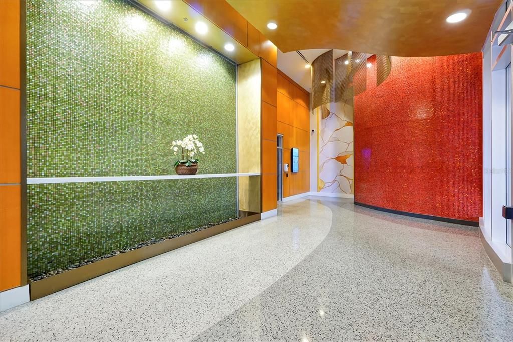 For Sale: $219,999 (1 beds, 1 baths, 715 Square Feet)