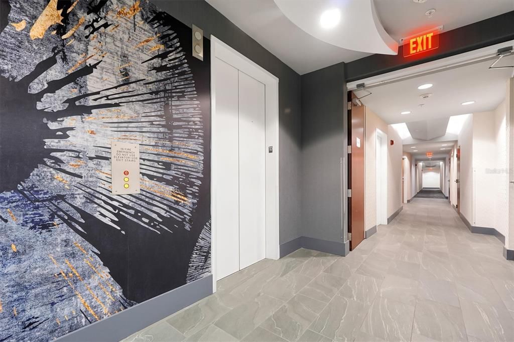 For Sale: $219,999 (1 beds, 1 baths, 715 Square Feet)