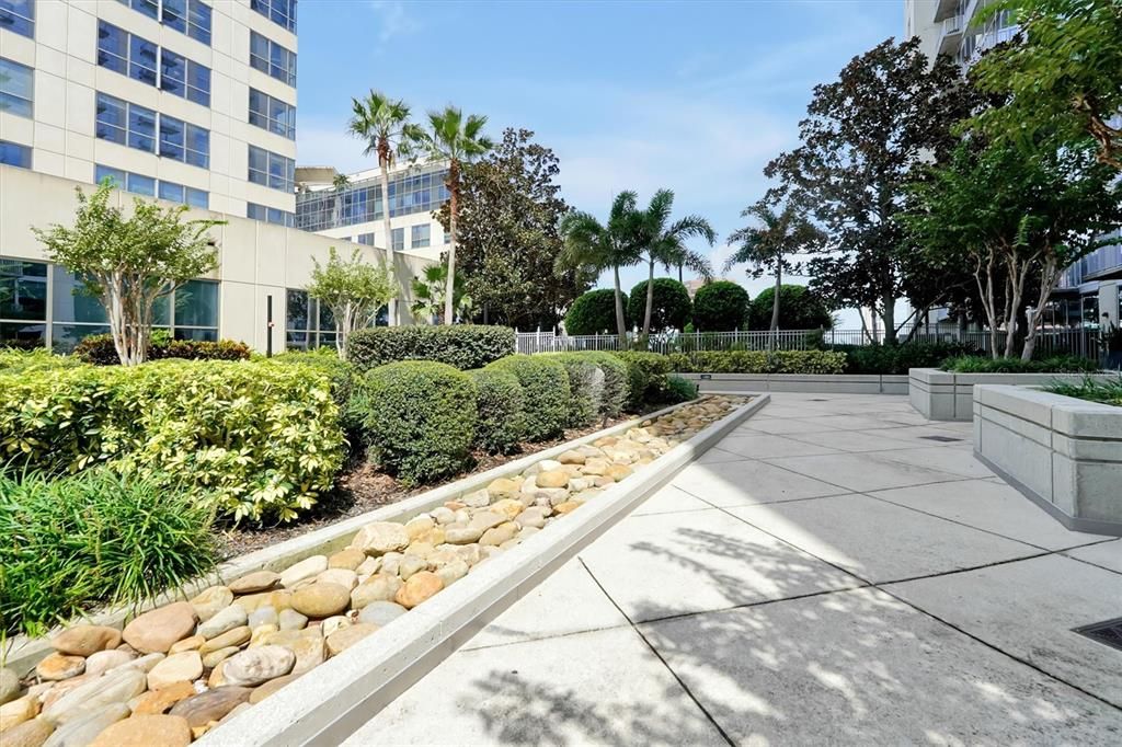 For Sale: $219,999 (1 beds, 1 baths, 715 Square Feet)