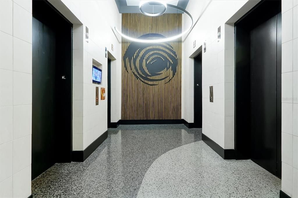 For Sale: $219,999 (1 beds, 1 baths, 715 Square Feet)