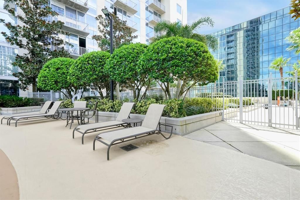 For Sale: $219,999 (1 beds, 1 baths, 715 Square Feet)