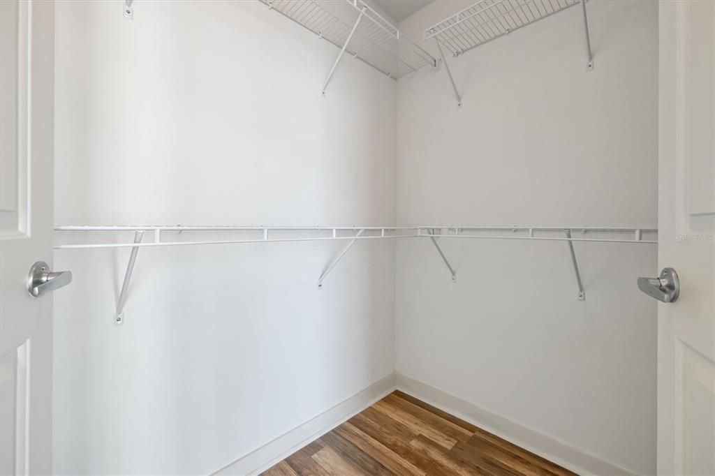 For Sale: $219,999 (1 beds, 1 baths, 715 Square Feet)