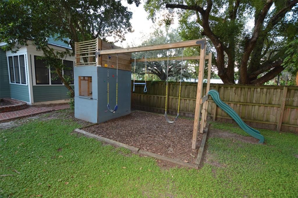 For Sale: $615,000 (4 beds, 3 baths, 3124 Square Feet)