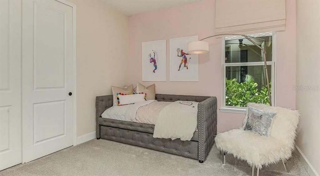 Active With Contract: $613,939 (4 beds, 3 baths, 2721 Square Feet)